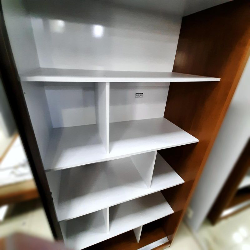 guarda-roupa-solteiro-eco02-detalhe-prateleiras