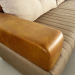 sofa-3x2-lugares-leona-bom-pastor-linho-bege-caramelo-img-9